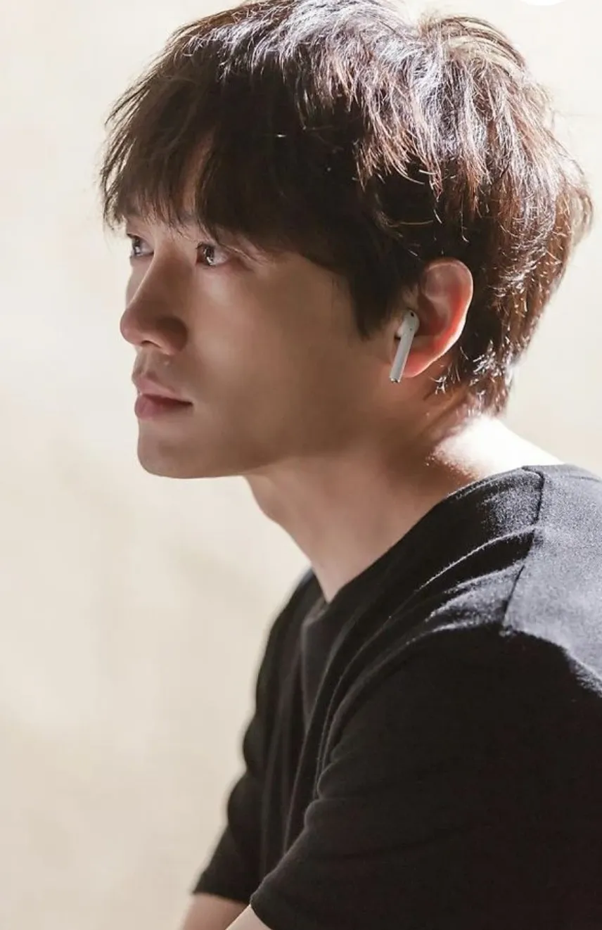 Recent activity shot of Ji Sung