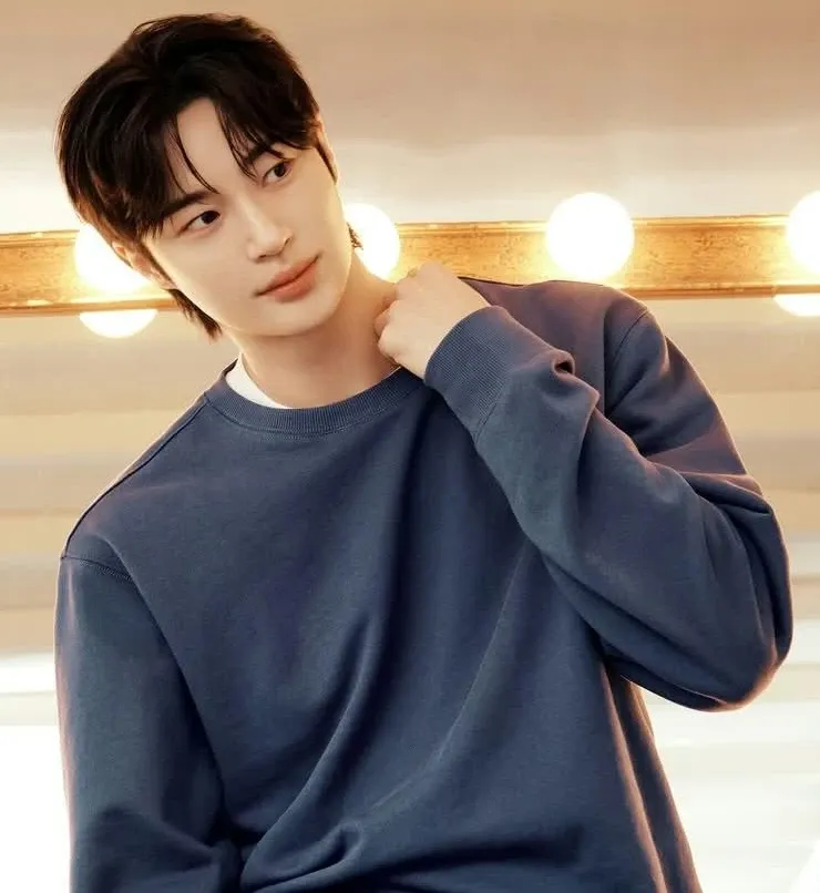 Behind-the-scenes cut of Byeon Wooseok