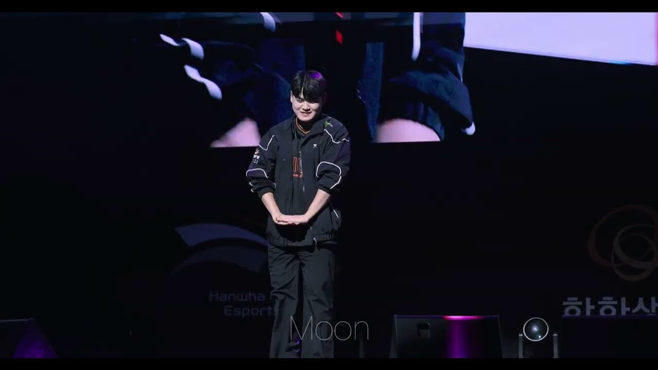 Behind-the-scenes cut of Gumayusi