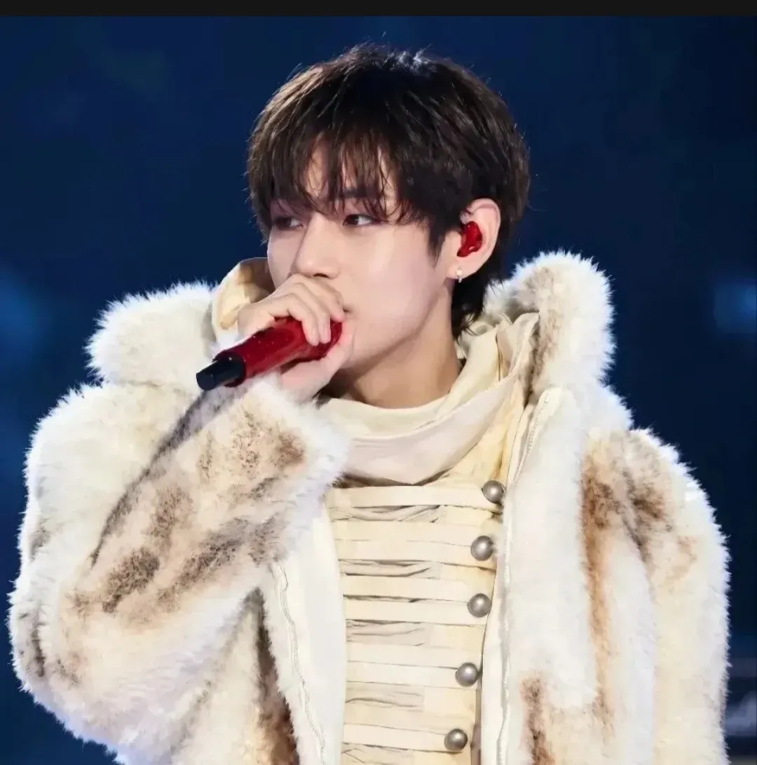 Behind-the-scenes cut of Kim Taehyung (V)