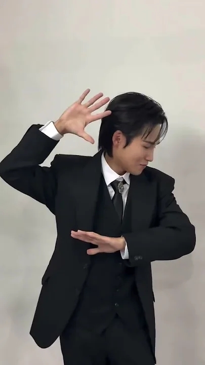 Special wallpaper made by Kim Heejae's fans