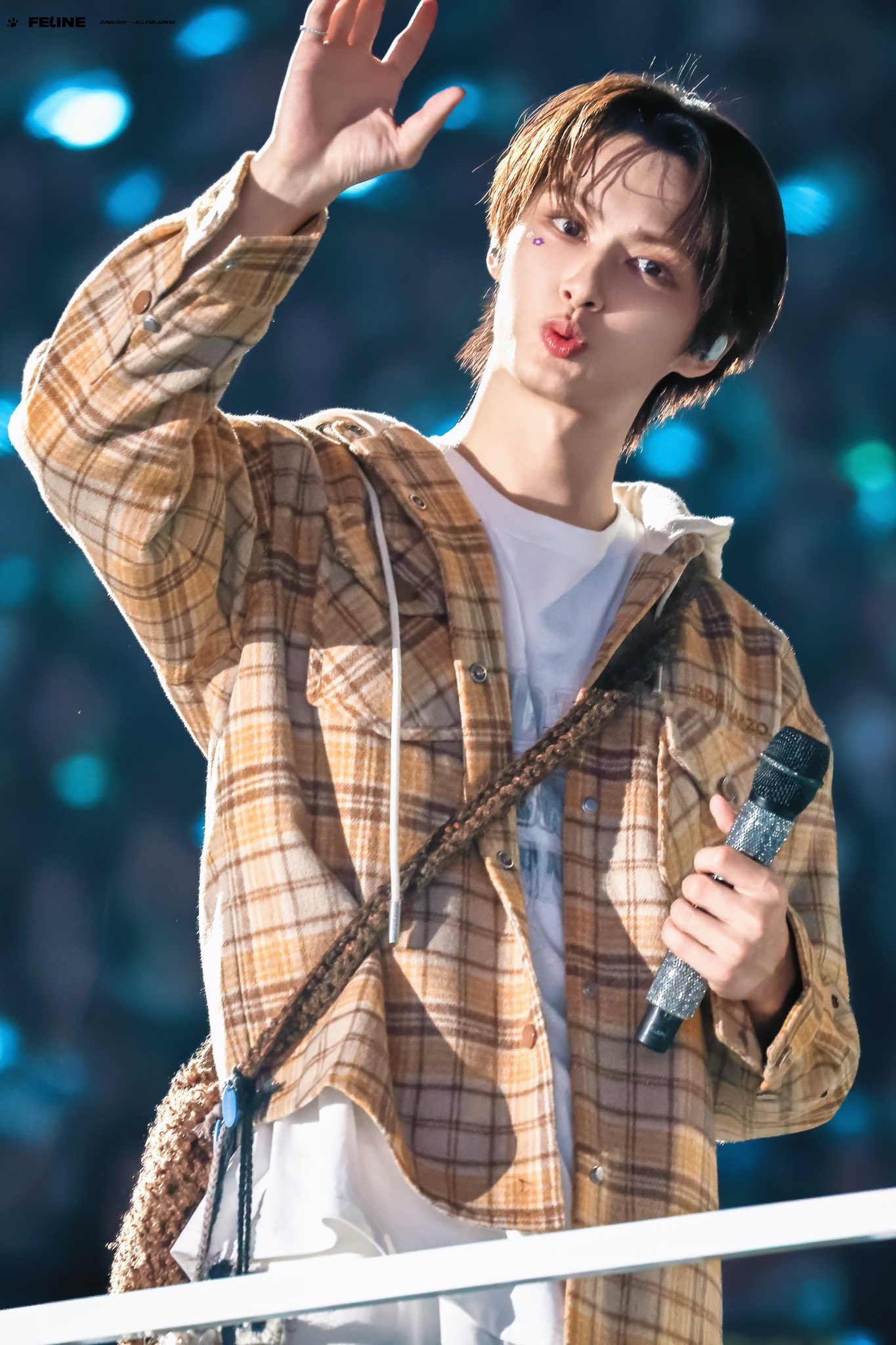 Behind-the-scenes cut of Wen Junhui