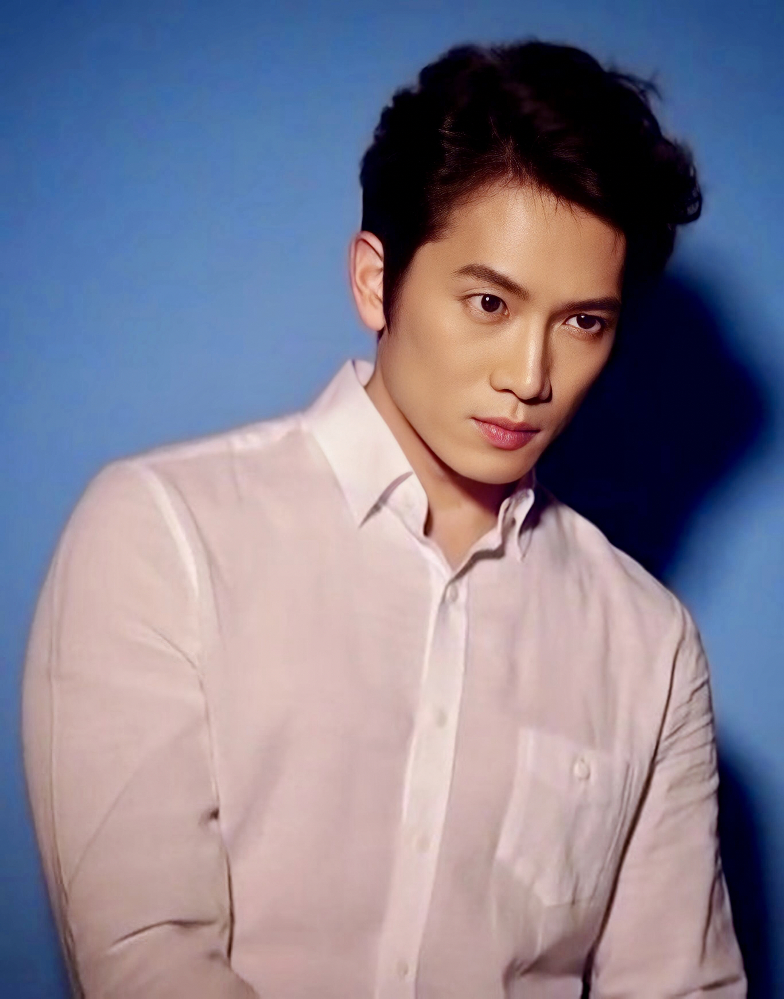 Behind-the-scenes cut of Ji Sung