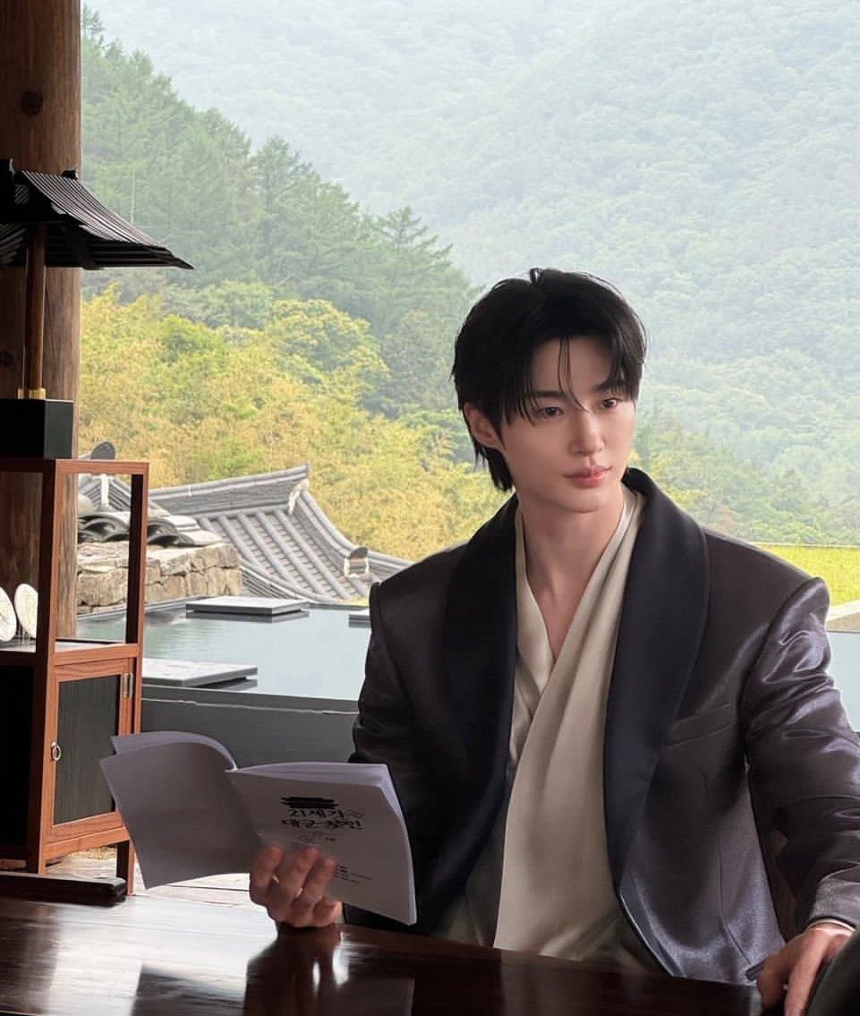 边佑锡的最新照片