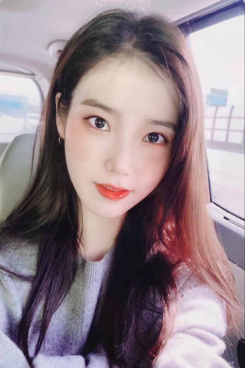 Foto kegiatan terbaru dari IU