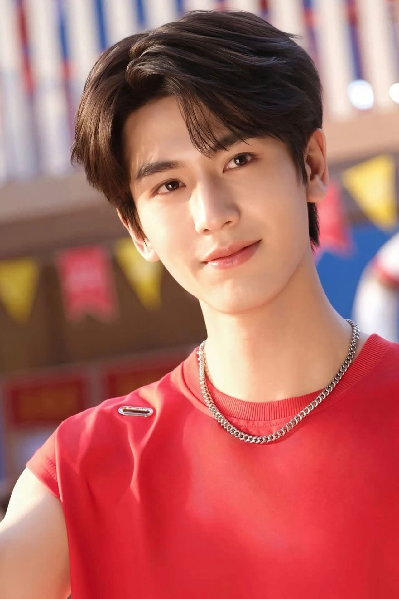Behind-the-scenes cut of Zhang Linghe