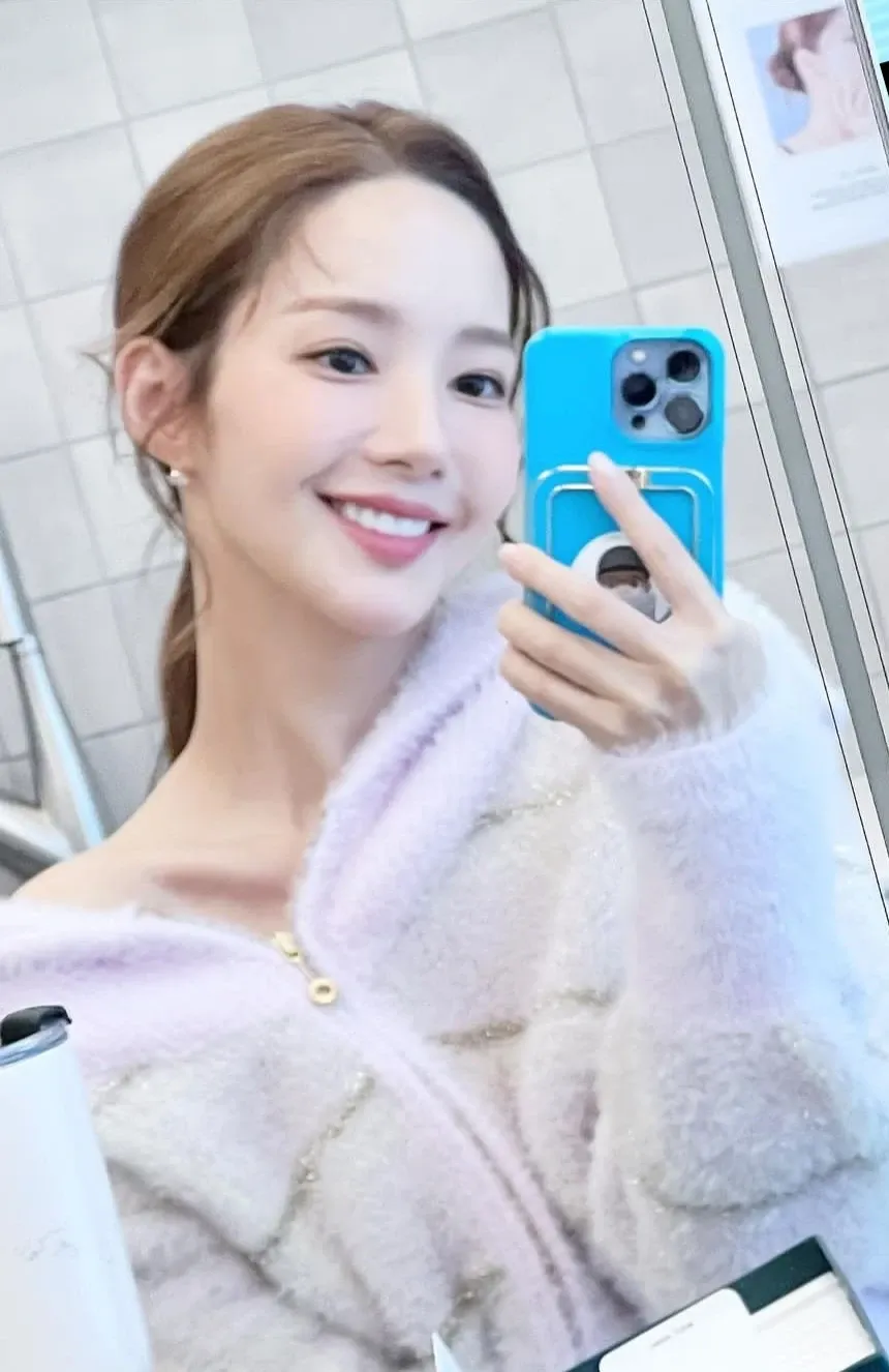 Latest photo of Park Minyoung