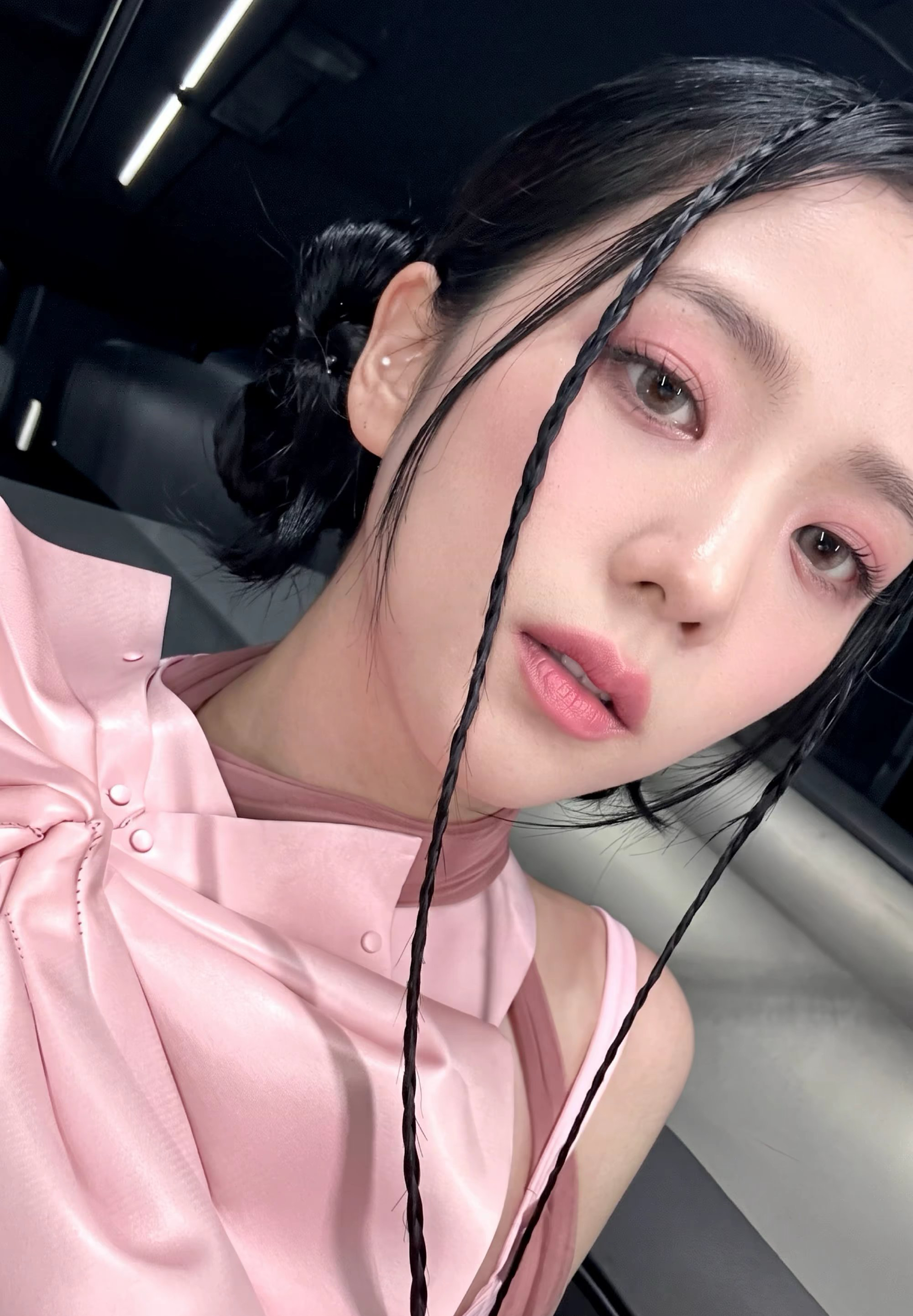 Behind-the-scenes cut of Jisoo (1995)