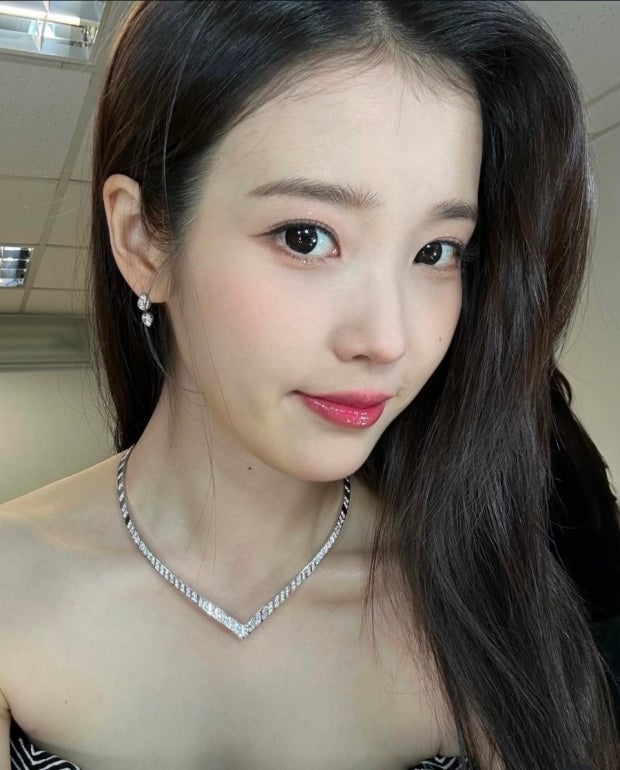 IUの最近の活動ショット