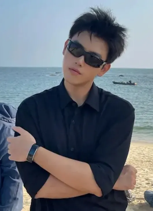 Behind-the-scenes cut of Arthur Chen