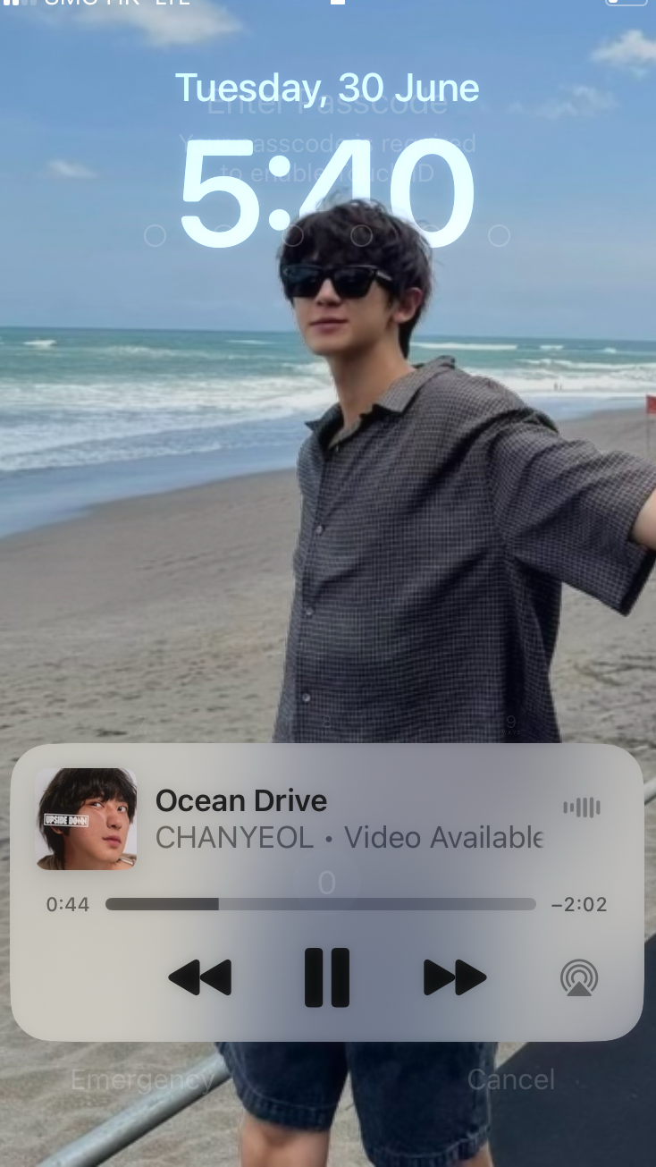 Emotional wallpaper shared by fans for Chanyeol