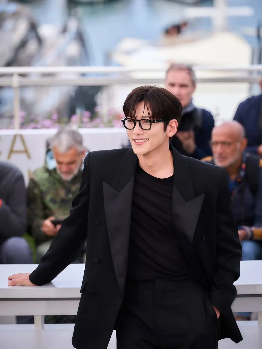 Behind-the-scenes cut of Ji Changwook