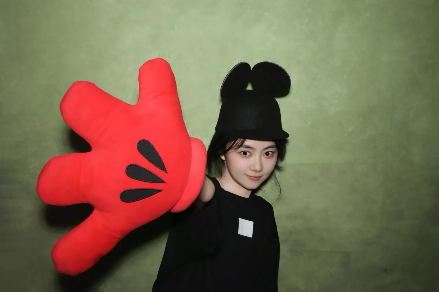 Behind-the-scenes cut of Tan Song Yun