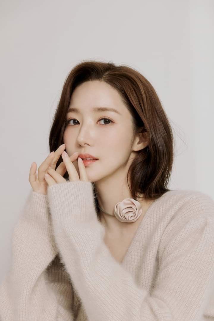 Behind-the-scenes cut of Park Minyoung