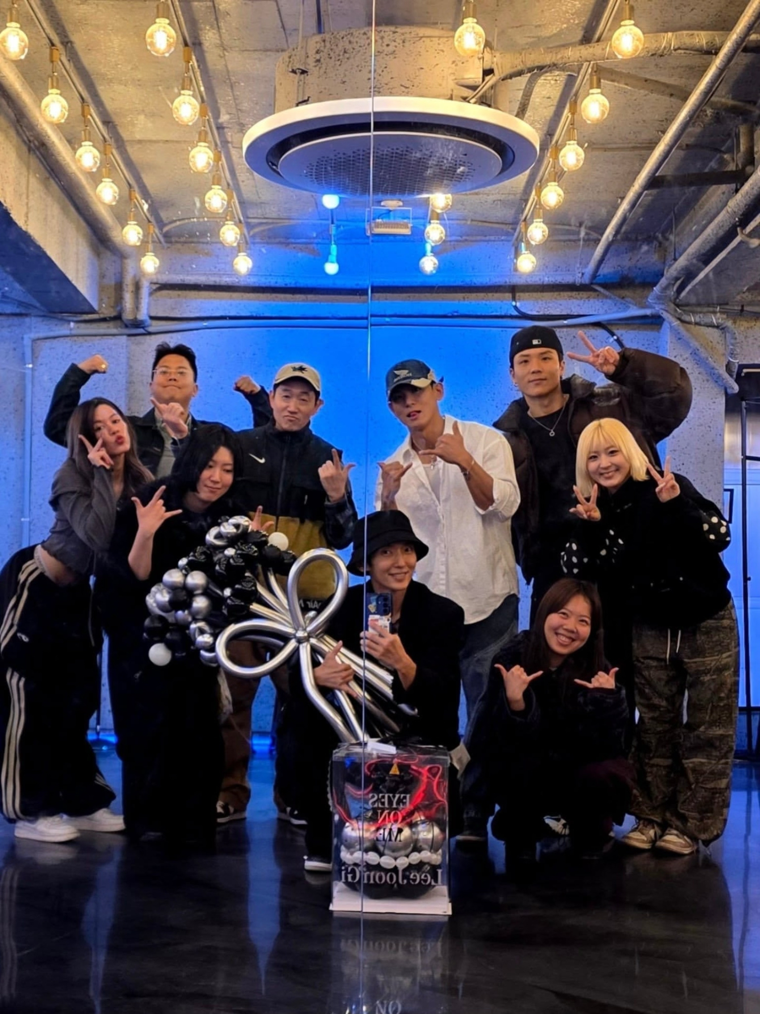 Behind-the-scenes cut of Lee Joongi