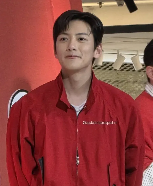 Behind-the-scenes cut of Ji Changwook