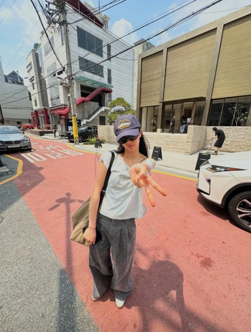 Behind-the-scenes cut of Hyeri