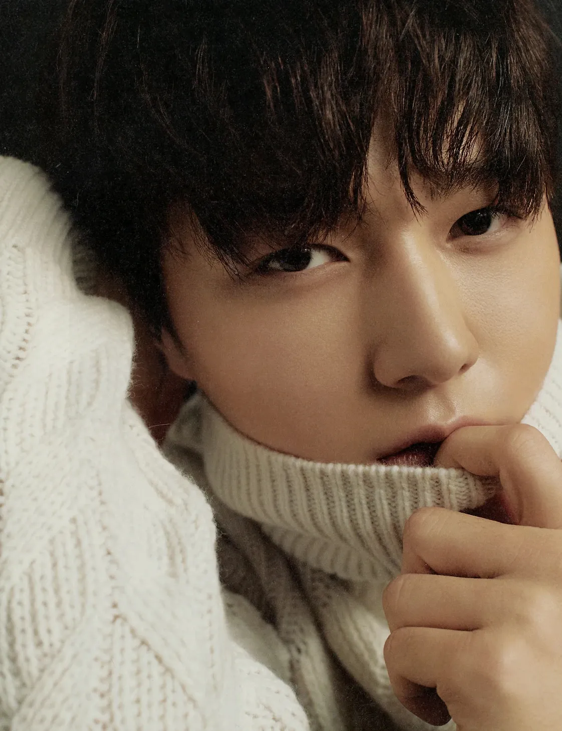 Recent activity shot of Kim Myungsoo (L)