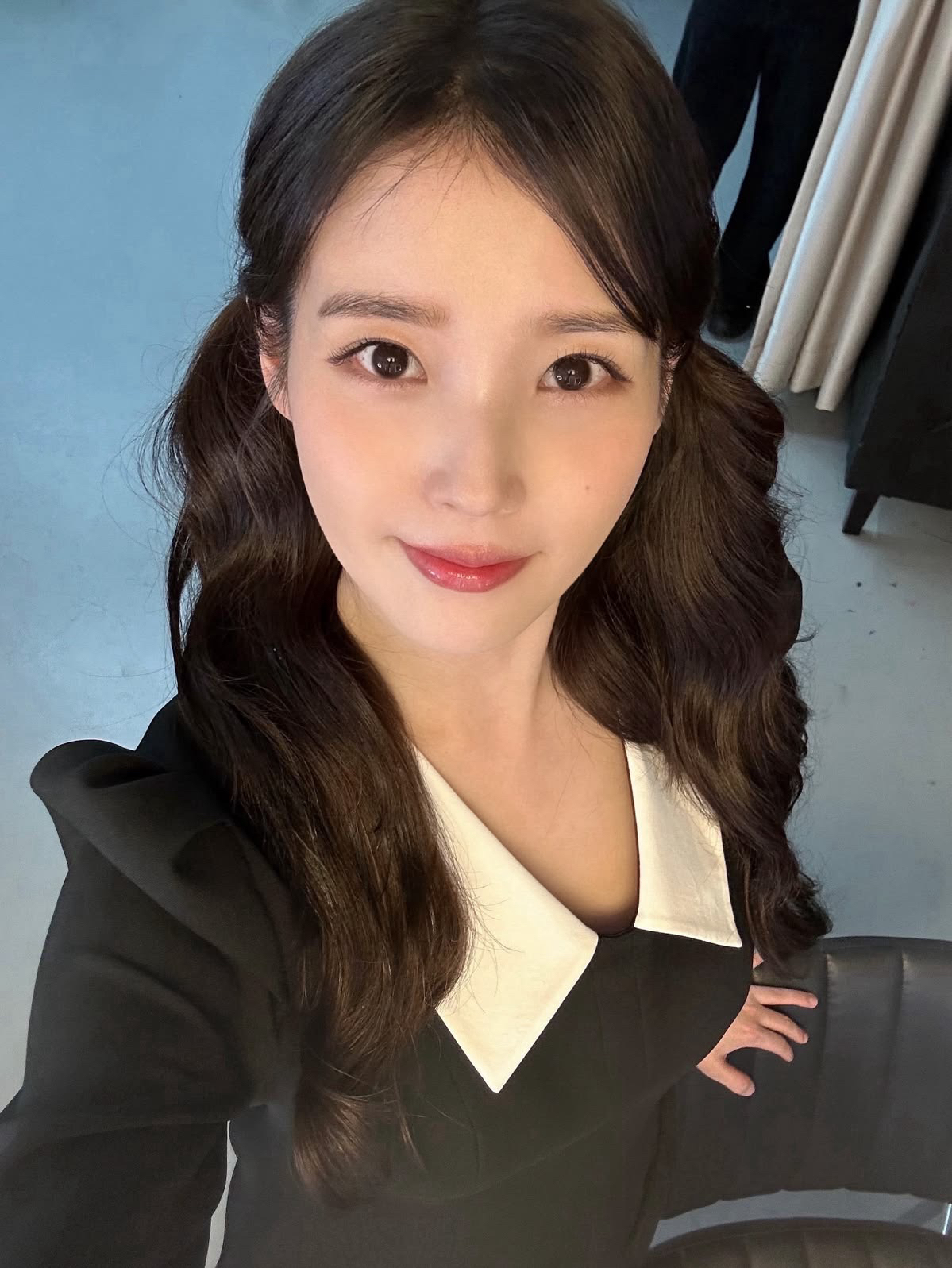 Behind-the-scenes cut of IU