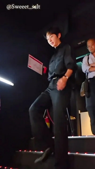 A moment captured by a fan of Lee Joongi