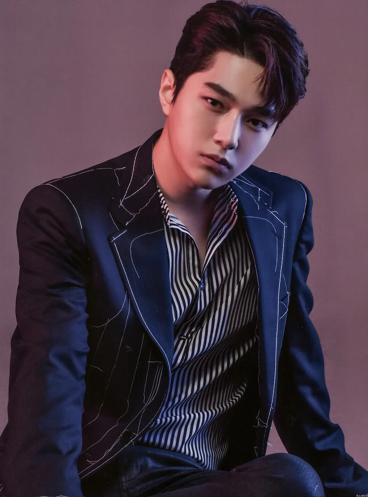 A moment captured by a fan of Kim Myungsoo (L)