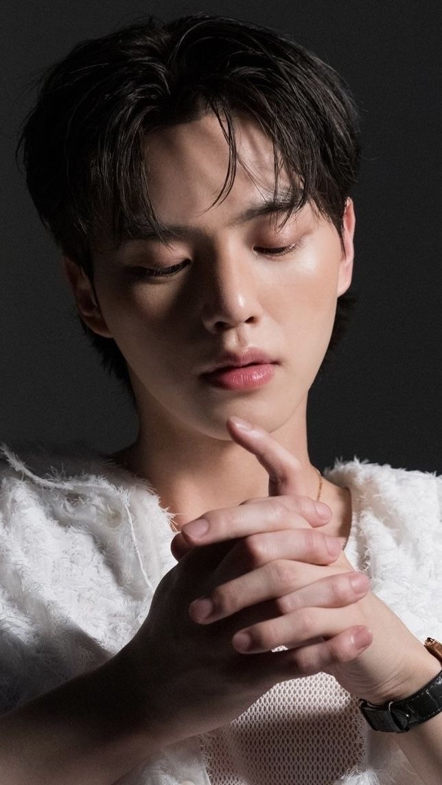 Emotional wallpaper shared by fans for Song Kang
