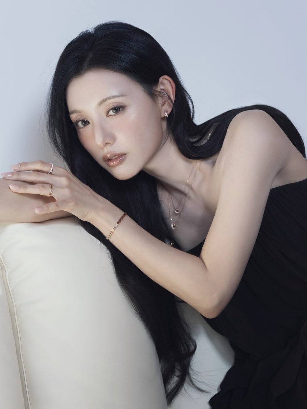 Behind-the-scenes cut of Kim Jiwon