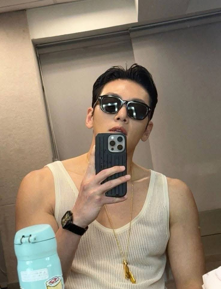 粉丝拍下的池昌旭瞬间