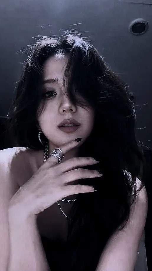 Behind-the-scenes cut of Jisoo (1995)