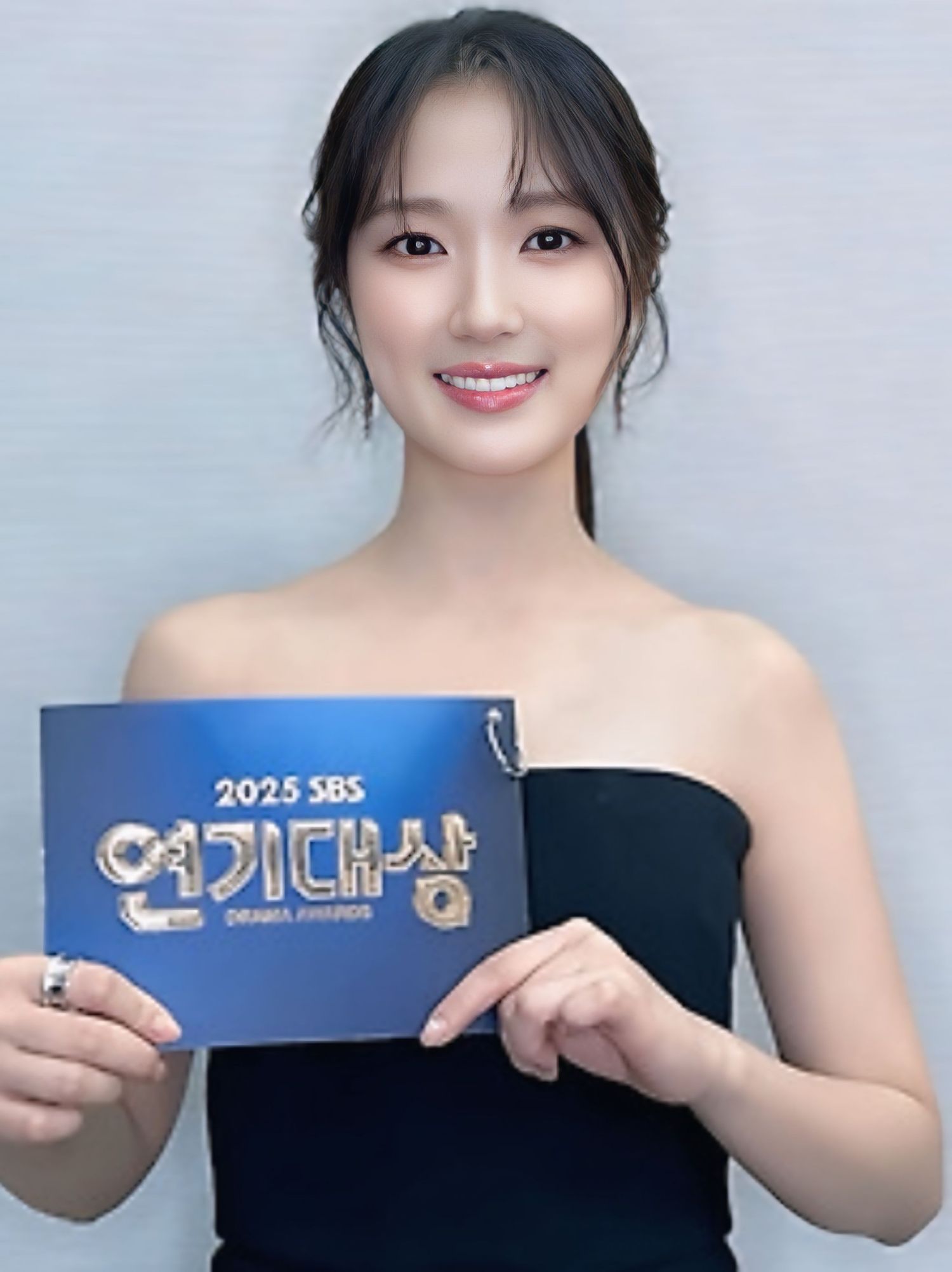 Behind-the-scenes cut of Kim Hyeyoon