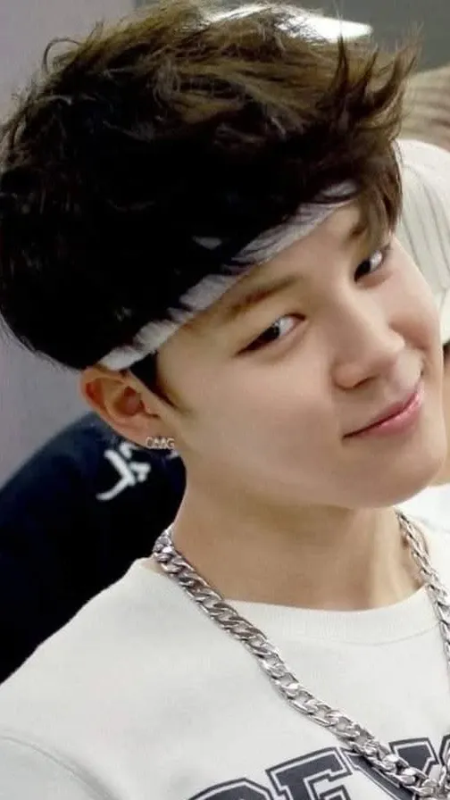 Behind-the-scenes cut of Ha Jimin