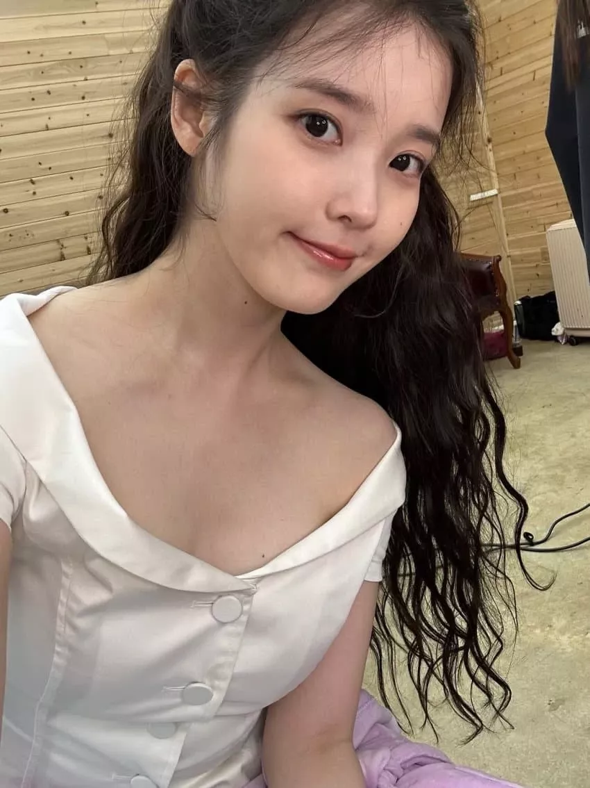 Behind-the-scenes cut of IU