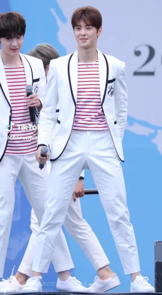 Foto terbaru dari Cha Eunwoo