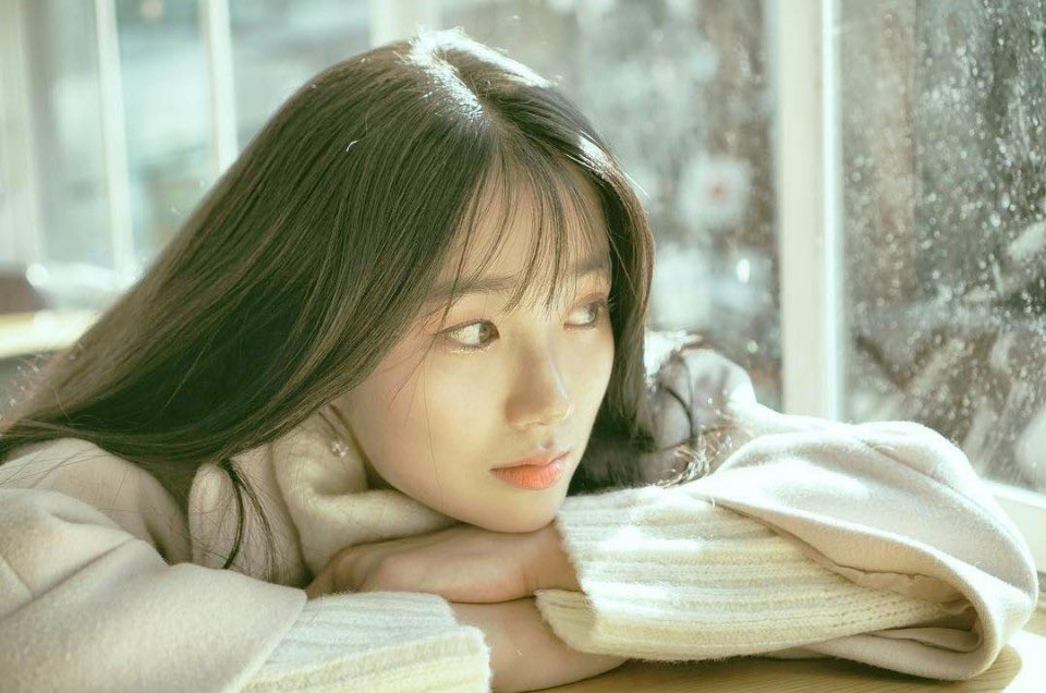 Behind-the-scenes cut of Kim Hyeyoon