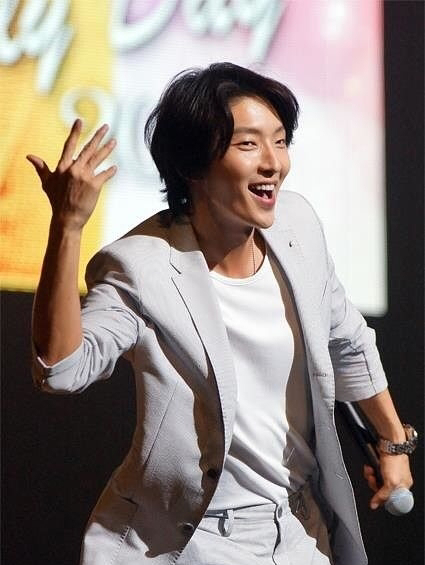 이준기 최근 활동샷