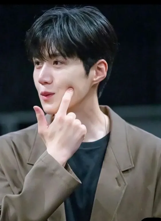 金宣虎的最新照片