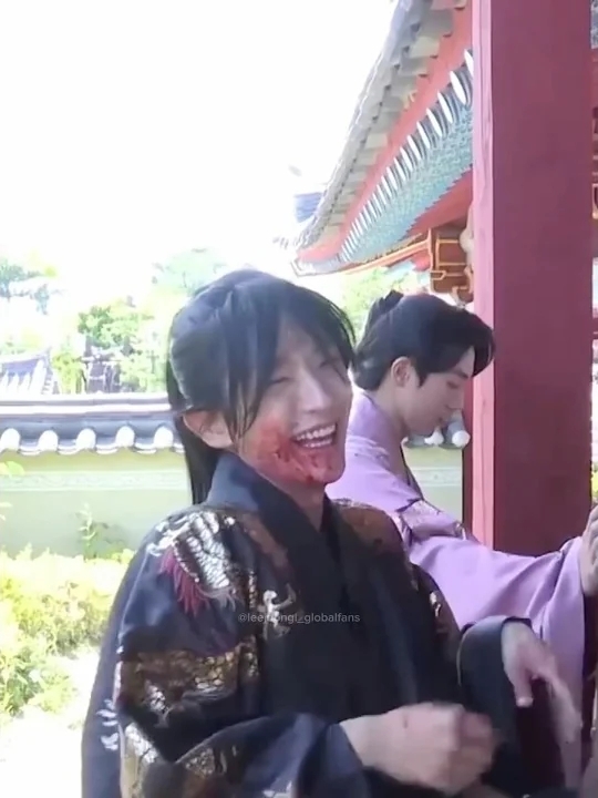 Behind-the-scenes cut of Lee Joongi