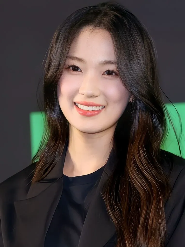 Recent activity shot of Kim Hyeyoon