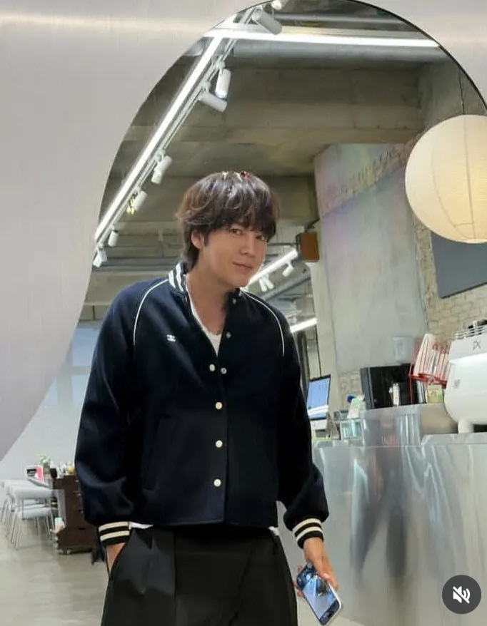 Behind-the-scenes cut of Jang Geunsuk