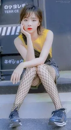 Behind-the-scenes cut of Tan Song Yun