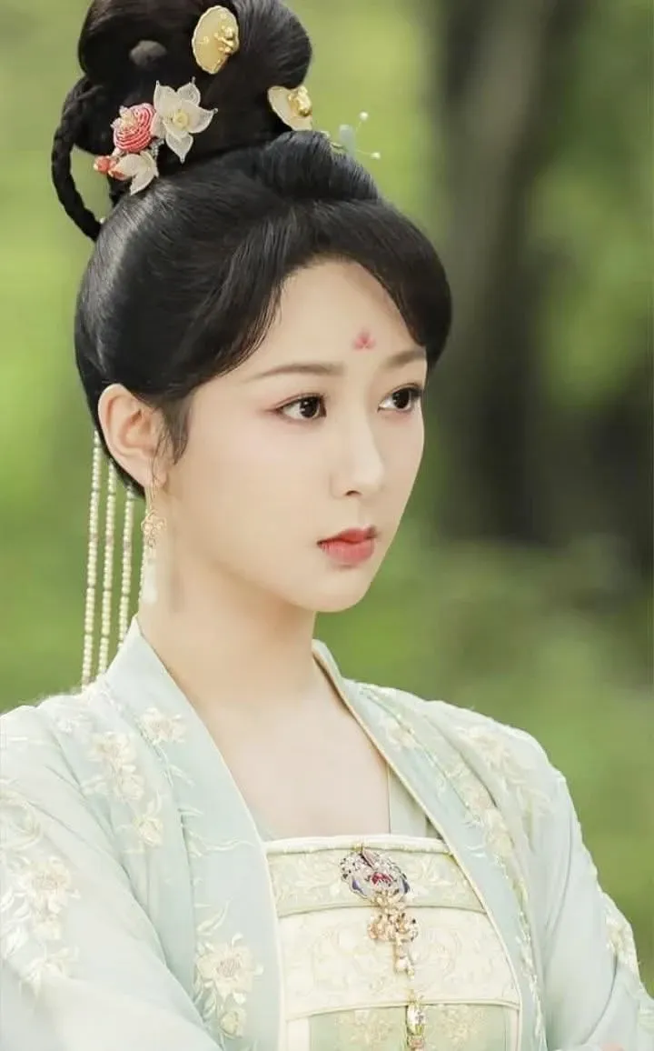 Latest photo of Yang Zi