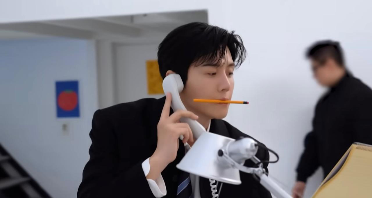 Behind-the-scenes cut of Kim Seonho