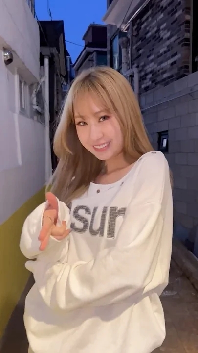 A moment captured by a fan of Jeon Yujin